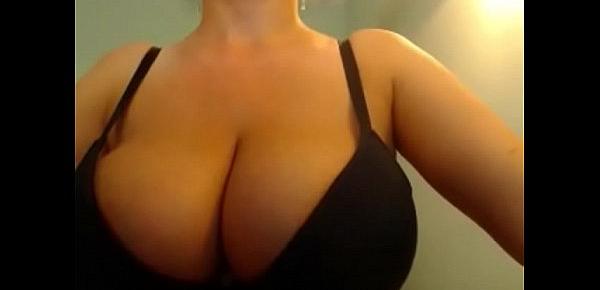  Super nice huge tits girl on webcam chat
